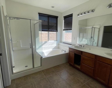 80085 Peak Forest Drive - Photo Thumbnail 18