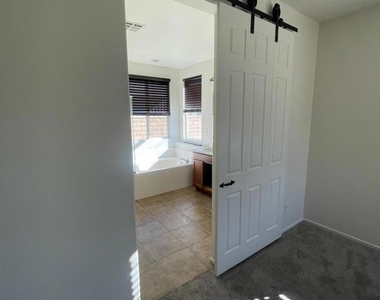 80085 Peak Forest Drive - Photo Thumbnail 17