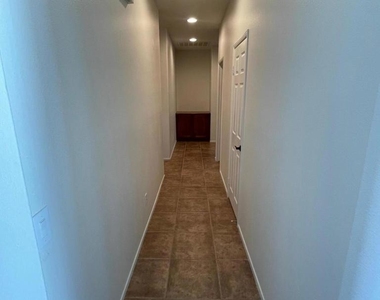 80085 Peak Forest Drive - Photo Thumbnail 5