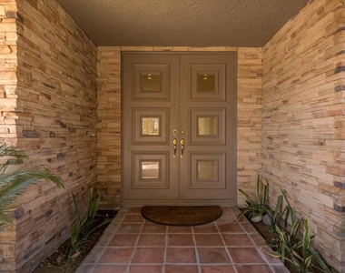 75 Colgate Drive - Photo Thumbnail 2