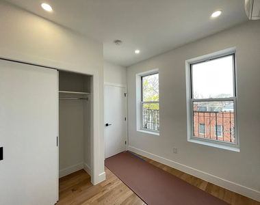 1652 Norman Street - Photo Thumbnail 6