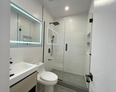 1652 Norman Street - Photo Thumbnail 8