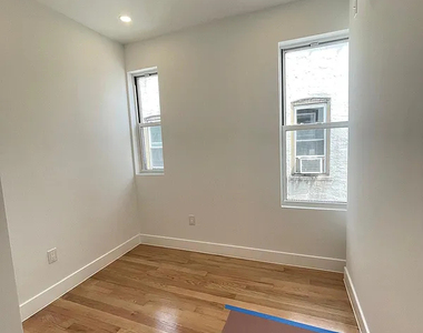 1652 Norman Street - Photo Thumbnail 3