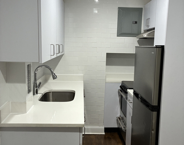 West 55th Street - Photo Thumbnail 4