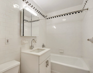 Second Avenue - Photo Thumbnail 5