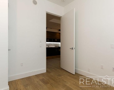 74 Maujer Street - Photo Thumbnail 7