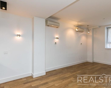 74 Maujer Street - Photo Thumbnail 3