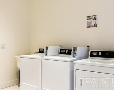 74 Maujer Street - Photo Thumbnail 9