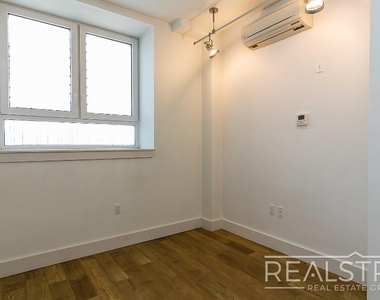 74 Maujer Street - Photo Thumbnail 6