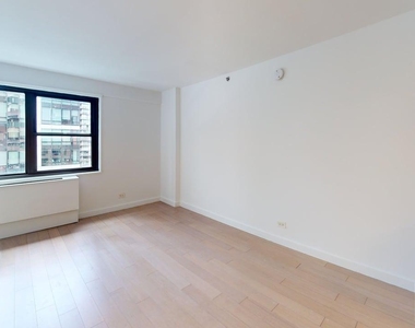 East 39th Street - Photo Thumbnail 2