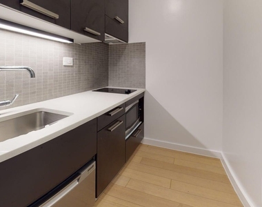 East 39th Street - Photo Thumbnail 6