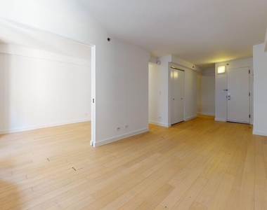 East 39th Street - Photo Thumbnail 3