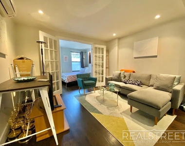 74 Maujer Street - Photo Thumbnail 9