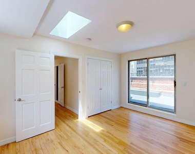 West 55th Street - Photo Thumbnail 4
