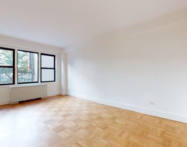 East 63rd Street - Photo Thumbnail 4