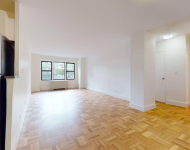 East 63rd Street - Photo Thumbnail 5