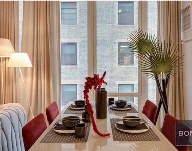 East 44th Street - Photo Thumbnail 7