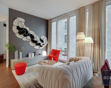 East 44th Street - Photo Thumbnail 4