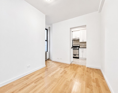 1270 First Avenue - Photo Thumbnail 4