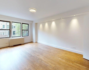 East 63rd Street - Photo Thumbnail 4