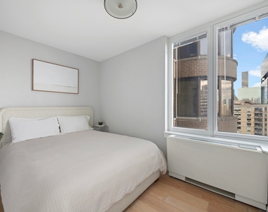 330 E 38th St - Photo Thumbnail 3