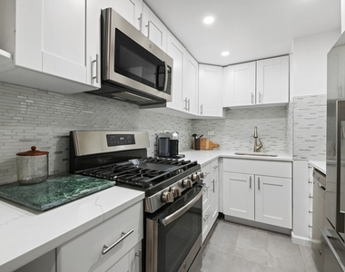 330 E 38th St - Photo Thumbnail 4