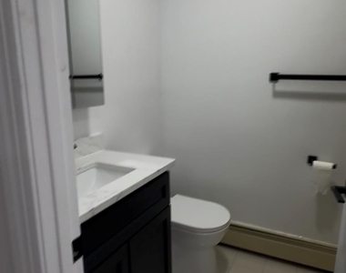 94-28 53 Avenue - Photo Thumbnail 5