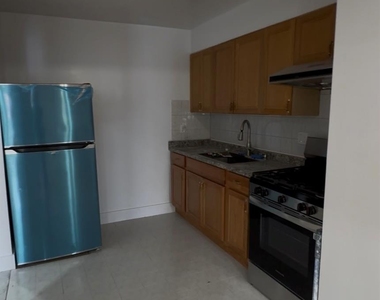 94-28 53 Avenue - Photo Thumbnail 3