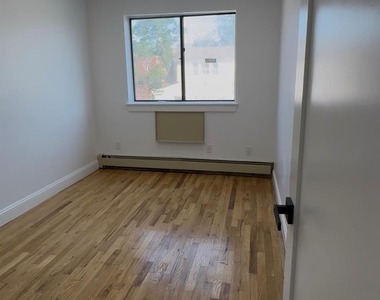 94-28 53 Avenue - Photo Thumbnail 4