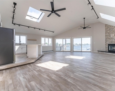 121 Williamson Street - Photo Thumbnail 1