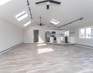 121 Williamson Street - Photo Thumbnail 7