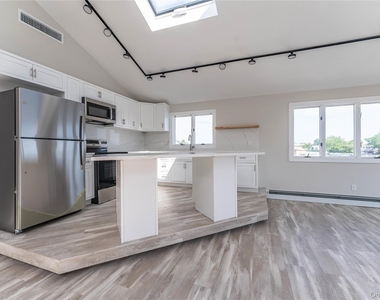 121 Williamson Street - Photo Thumbnail 3