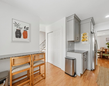 15 Hammond Plaza - Photo Thumbnail 11