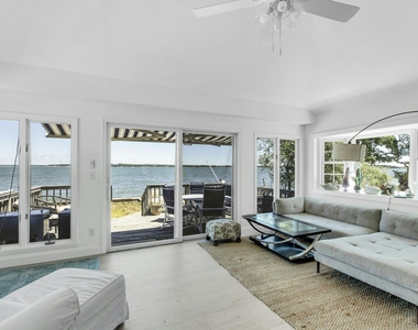 135 Noyack Avenue - Photo Thumbnail 17