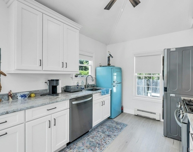 135 Noyack Avenue - Photo Thumbnail 14
