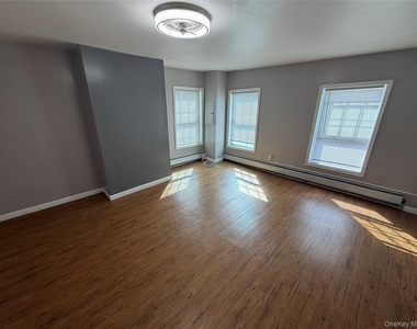 93 Catharine Street - Photo Thumbnail 2