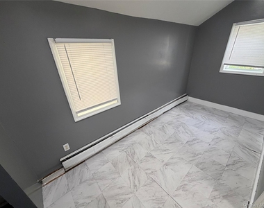 93 Catharine Street - Photo Thumbnail 8