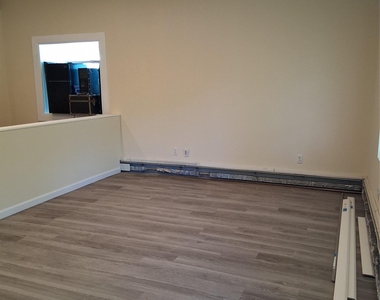 5485 Expressway Drive N - Photo Thumbnail 4