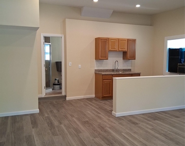5485 Expressway Drive N - Photo Thumbnail 3