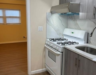 124-01 Hillside Avenue - Photo Thumbnail 2