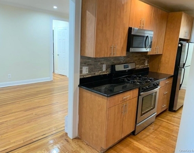 312 Main Street - Photo Thumbnail 3