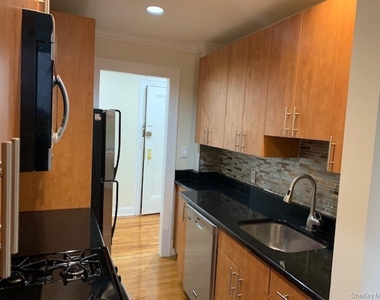 312 Main Street - Photo Thumbnail 2