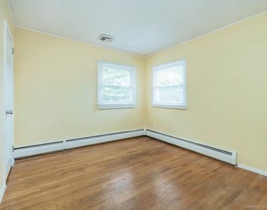 7 Plainview Road - Photo Thumbnail 10