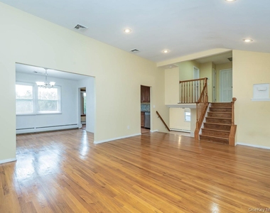 7 Plainview Road - Photo Thumbnail 6