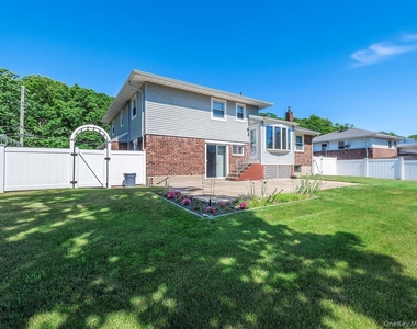 7 Plainview Road - Photo Thumbnail 15