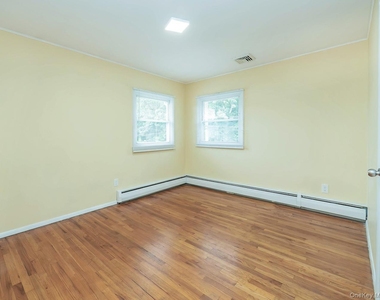 7 Plainview Road - Photo Thumbnail 11
