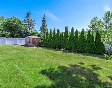 7 Plainview Road - Photo Thumbnail 16