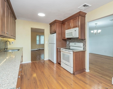 7 Plainview Road - Photo Thumbnail 3