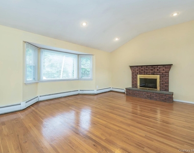 7 Plainview Road - Photo Thumbnail 5