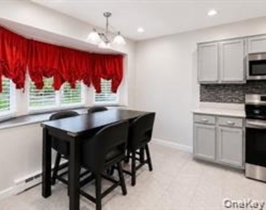 7 Roundtree Court - Photo Thumbnail 4